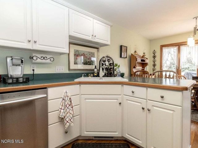 532 Georgetown Drive, Oregon, OH 43616