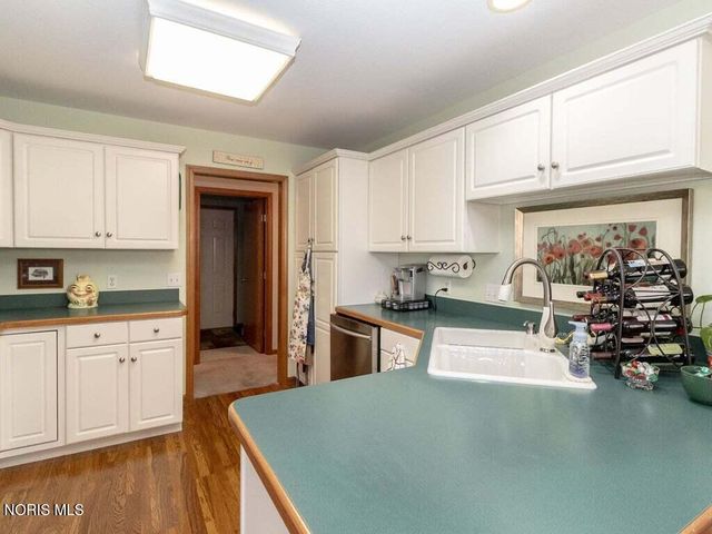 532 Georgetown Drive, Oregon, OH 43616