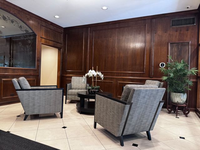2100 N Lincoln Park West 9EN, Chicago, IL 60614