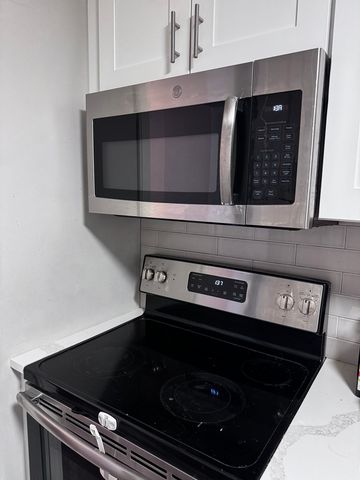 2100 N Lincoln Park West 9EN, Chicago, IL 60614