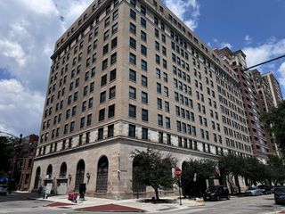 2100 N Lincoln Park West 9EN, Chicago, IL 60614