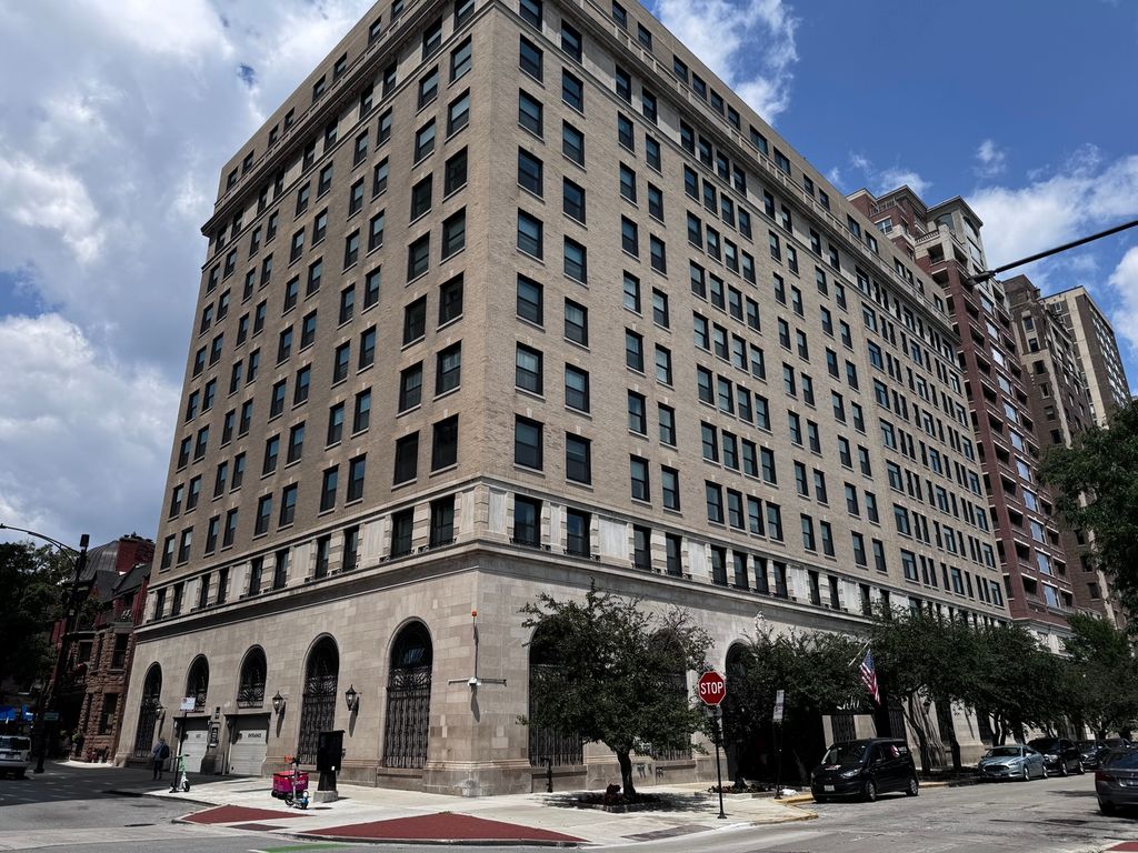 2100 N Lincoln Park West 9EN, Chicago, IL 60614