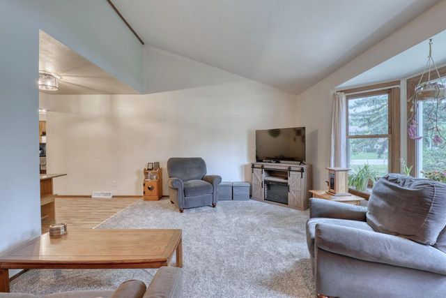 3555 S Loretta LANE, New Berlin, WI 53151