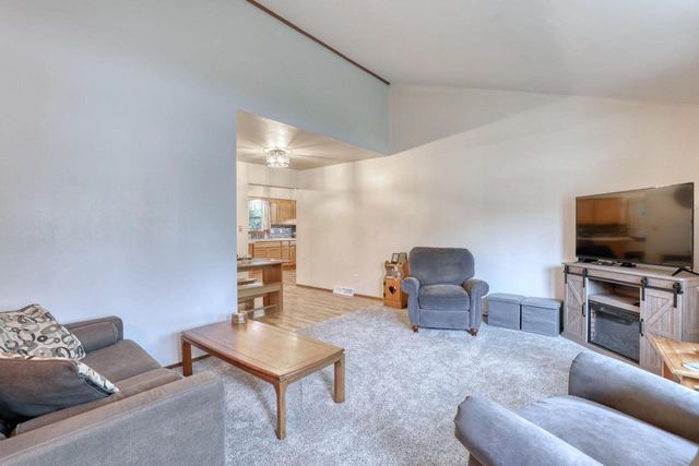 3555 S Loretta LANE, New Berlin, WI 53151