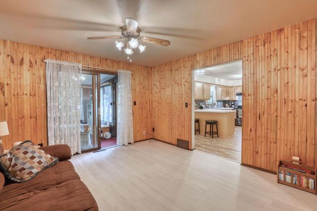 3555 S Loretta LANE, New Berlin, WI 53151