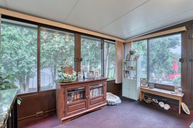 3555 S Loretta LANE, New Berlin, WI 53151
