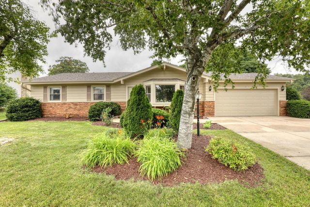 3555 S Loretta LANE, New Berlin, WI 53151