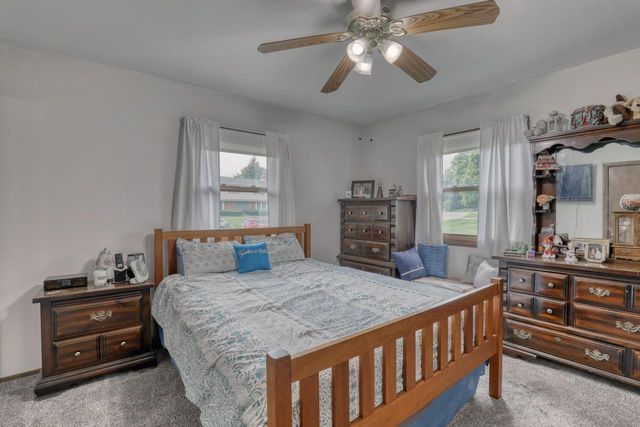 3555 S Loretta LANE, New Berlin, WI 53151