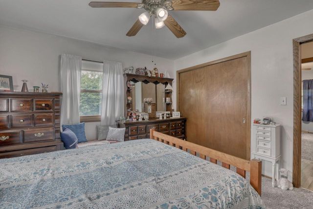 3555 S Loretta LANE, New Berlin, WI 53151