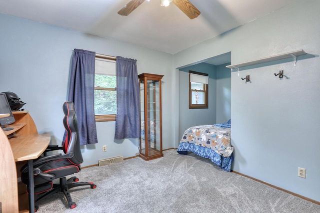 3555 S Loretta LANE, New Berlin, WI 53151
