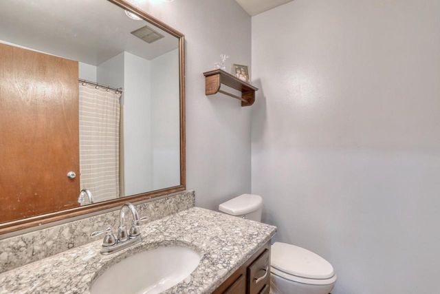 3555 S Loretta LANE, New Berlin, WI 53151