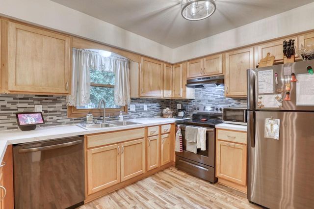 3555 S Loretta LANE, New Berlin, WI 53151