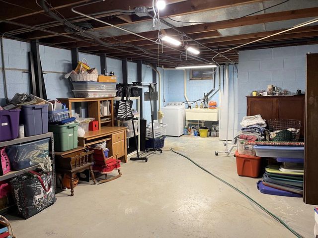 3555 S Loretta LANE, New Berlin, WI 53151