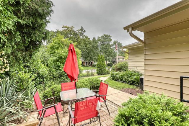 3555 S Loretta LANE, New Berlin, WI 53151