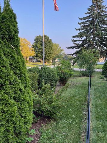 3555 S Loretta LANE, New Berlin, WI 53151