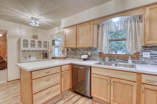 3555 S Loretta LANE, New Berlin, WI 53151
