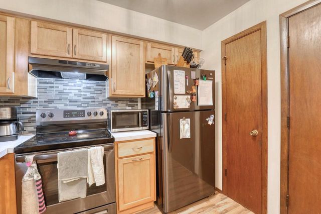 3555 S Loretta LANE, New Berlin, WI 53151