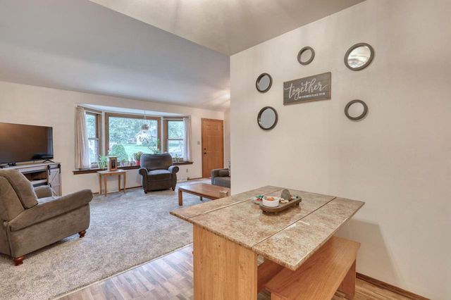 3555 S Loretta LANE, New Berlin, WI 53151