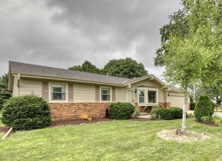 3555 S Loretta LANE, New Berlin, WI 53151