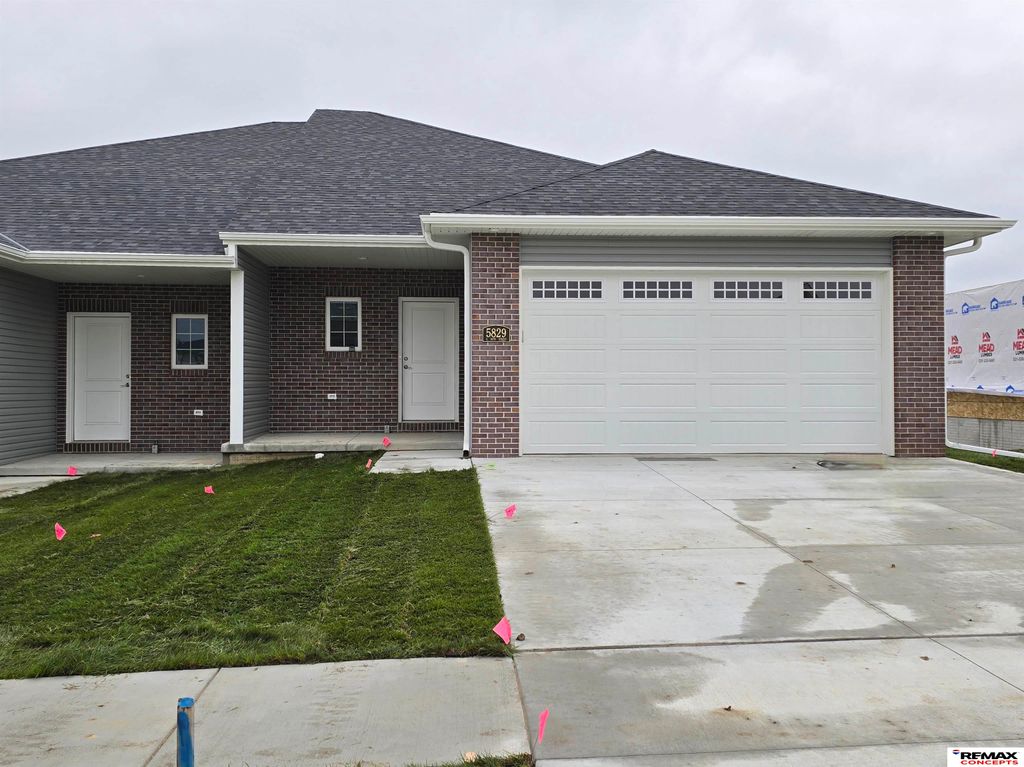 5829 S 94th Street, Lincoln, NE 68526
