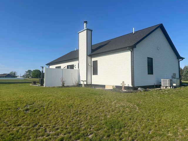 1911 N Se Boutell Road, Essexville, MI 48732