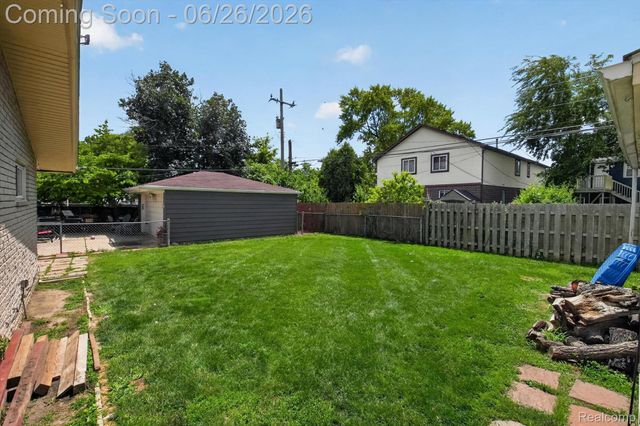 17127 Hamilton Avenue, Allen Park, MI 48101