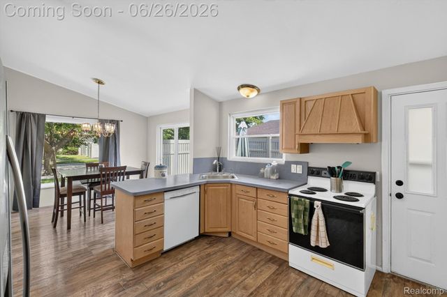 17127 Hamilton Avenue, Allen Park, MI 48101
