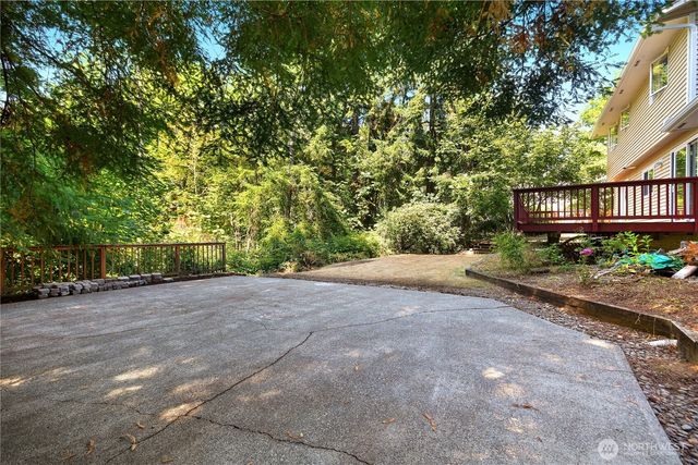 1732 Medallion Loop NW, Olympia, WA 98502