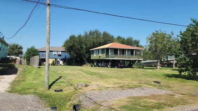 1010 15th St, San Leon, TX 77539