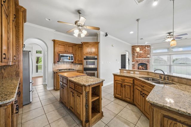 3721 S Lighthouse Hill Lane, Fort Worth, TX 76179