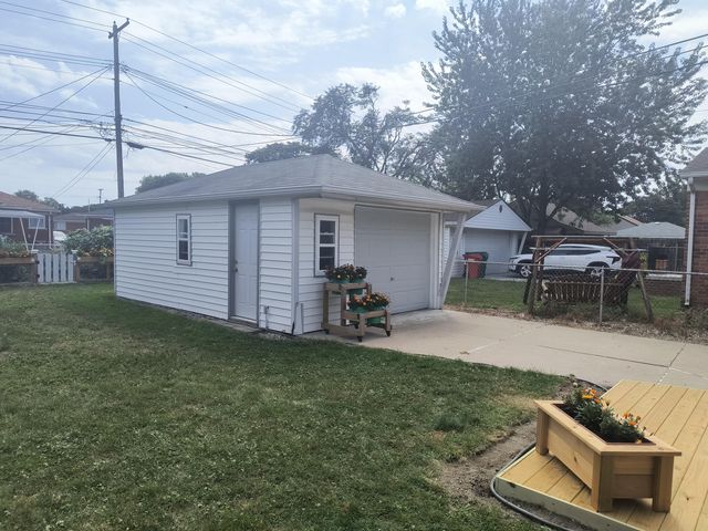 24252 Johnston Avenue, Eastpointe City, MI 48021