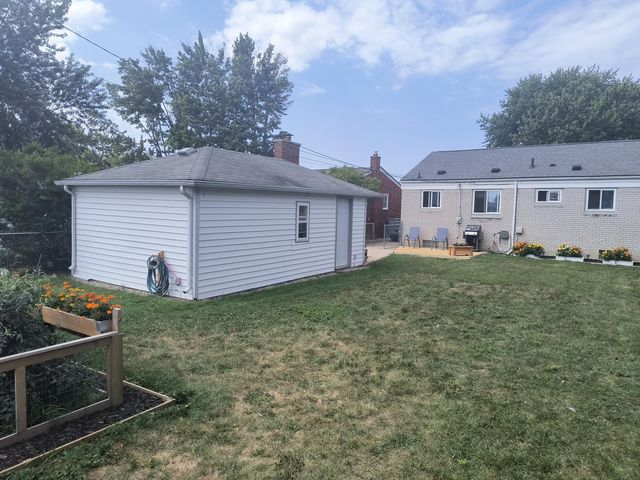 24252 Johnston Avenue, Eastpointe City, MI 48021