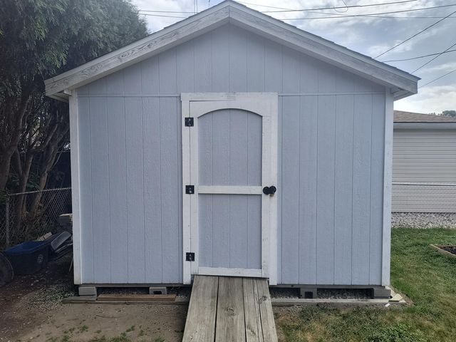 24252 Johnston Avenue, Eastpointe City, MI 48021