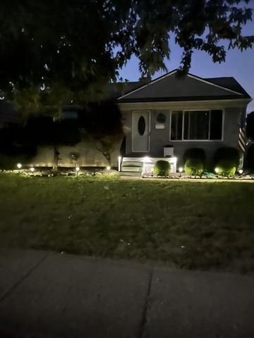 24252 Johnston Avenue, Eastpointe City, MI 48021