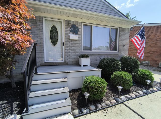 24252 Johnston Avenue, Eastpointe City, MI 48021