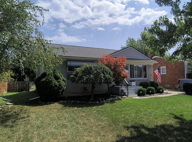 24252 Johnston Avenue, Eastpointe City, MI 48021