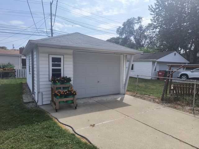 24252 Johnston Avenue, Eastpointe City, MI 48021