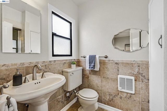 885 Rodney Dr, San Leandro, CA 94577