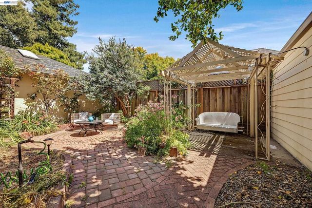 885 Rodney Dr, San Leandro, CA 94577