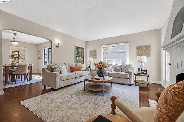 885 Rodney Dr, San Leandro, CA 94577