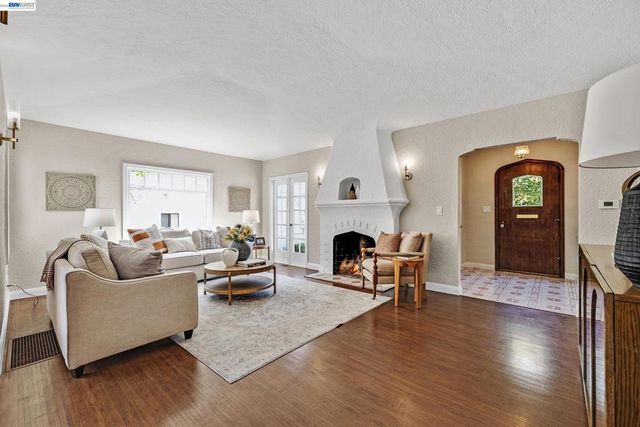 885 Rodney Dr, San Leandro, CA 94577