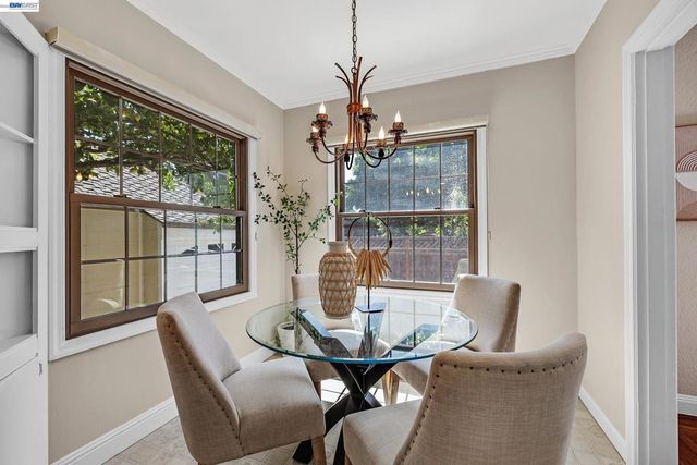 885 Rodney Dr, San Leandro, CA 94577