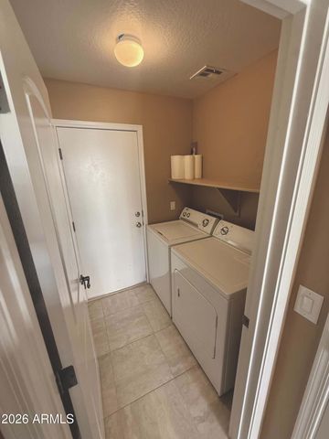 1318 S SABINO Drive, Gilbert, AZ 85296