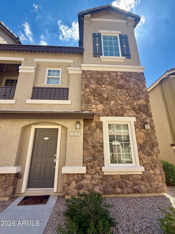 1318 S SABINO Drive, Gilbert, AZ 85296