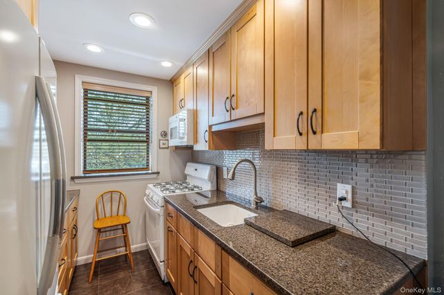 189-19 39th Avenue 117, Flushing, NY 11358