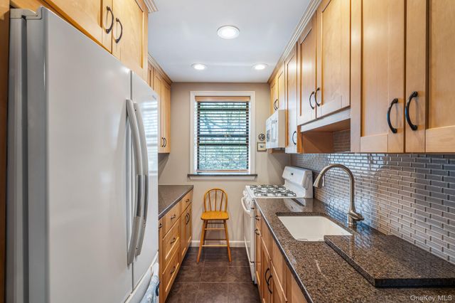 189-19 39th Avenue 117, Flushing, NY 11358