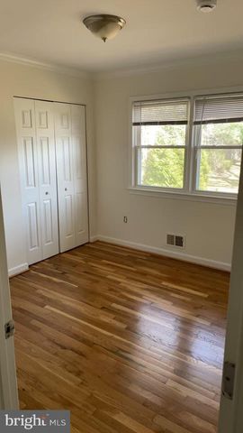 9821 HAMPTON LN, Fairfax, VA 22030