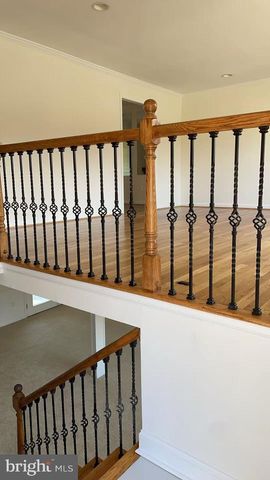 9821 HAMPTON LN, Fairfax, VA 22030