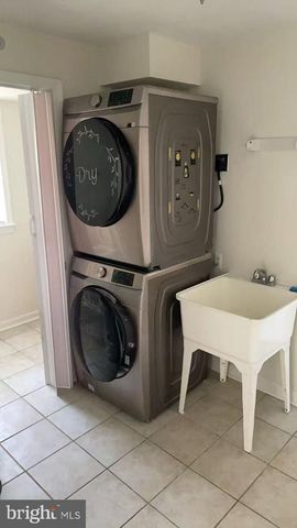 9821 HAMPTON LN, Fairfax, VA 22030