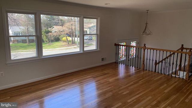 9821 HAMPTON LN, Fairfax, VA 22030